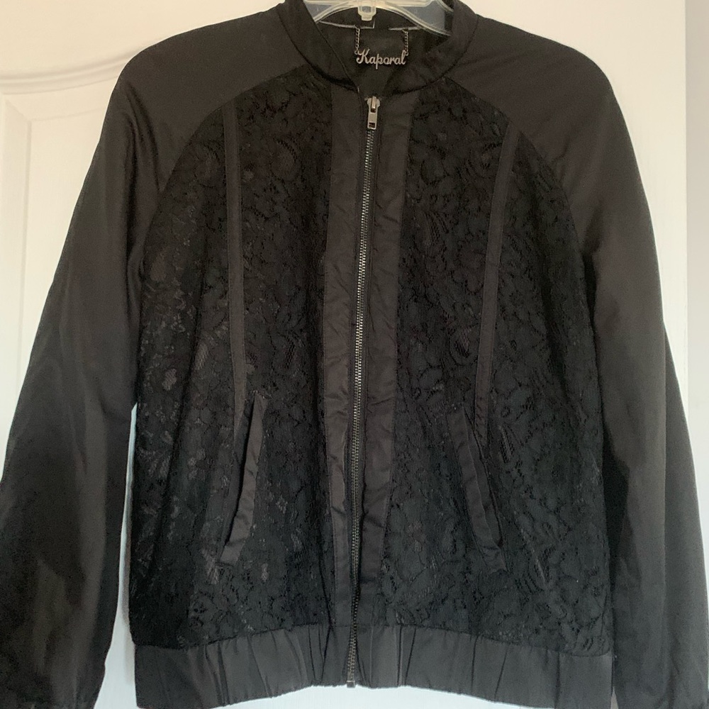 Lace jacket - never worn since recieved 
Smoke and pet free home
10/10 condition